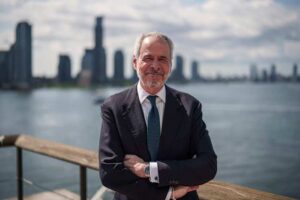 A Trajetória de Sandesh: A Busca pelo Sonho Americano e sua Relação com os EAU