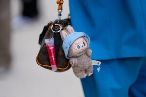 Virginia Fonseca Encanta ao Receber Buquê Luxuoso em Dubai