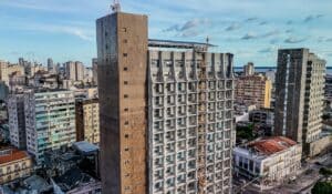 A Revolução da Inteligência Artificial nos Emirados Árabes Unidos