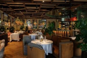 Celebre o Dia das Mulheres Emirati com Conquistas e Delícias