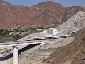 A Nova Era do Transporte nos EAU: Conheça o Trem Etihad