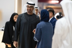 A Humildade de Sheikh Mohamed Bin Zayed em ADIHEX Encanta a Todos