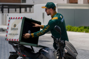 A Nova Facilidade do Spinneys Abu Dhabi: Entrega de Bebidas na Sua Porta!